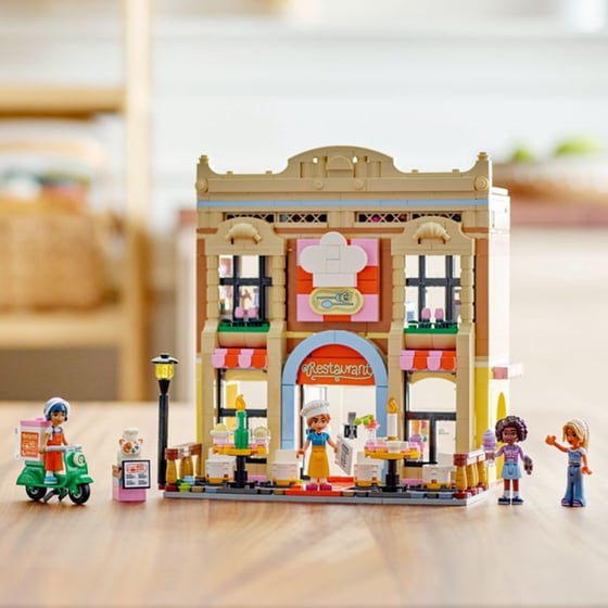 LEGO® Friends Restaurant and Cooking School (42655) image 11