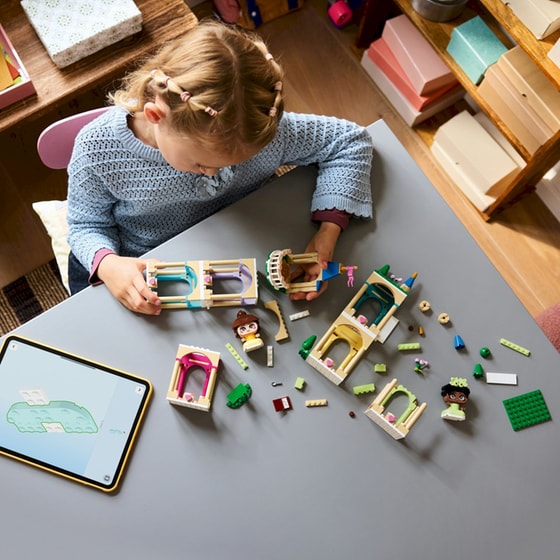 LEGO® Disney Princess Mini Belle & Tiana with Castle (43291) image 4