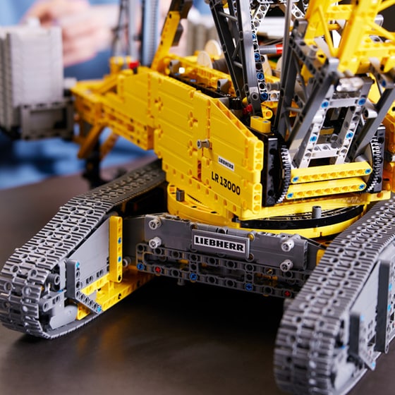 LEGO® Technic Liebherr Crawler Crane LR 13000 (42146) image 9