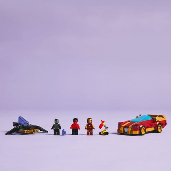LEGO® Marvel Iron Man Car & Black Panther vs. Red Hulk (76310) image 5
