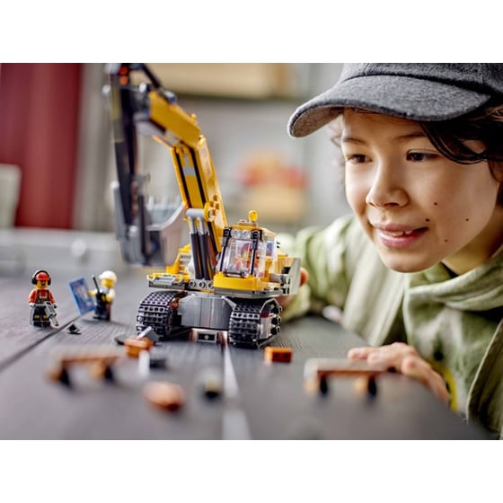 LEGO® City Yellow Construction Excavator (60420) image 4