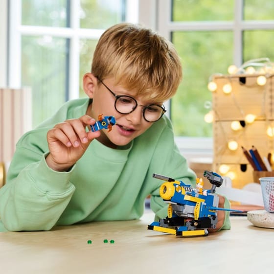LEGO® Sonic the Hedgehog Cyclone vs. Metal Sonic (77002) image 11