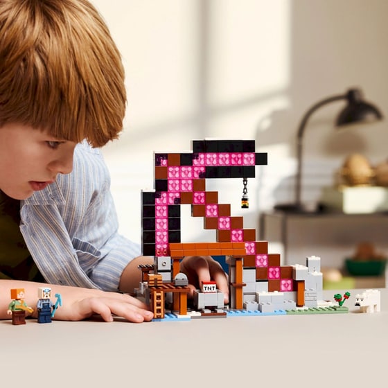 LEGO® Minecraft® The Pickaxe Mine (21277) image 9