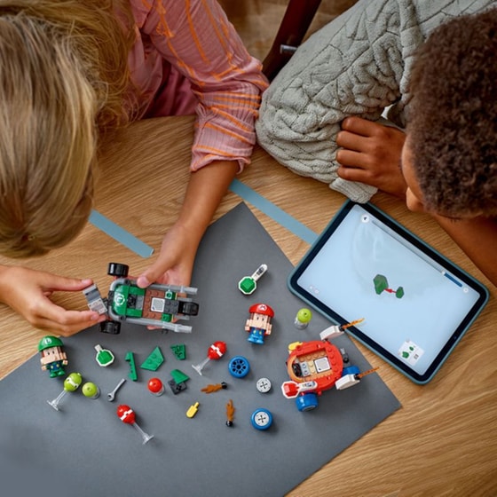 LEGO® Super Mario™ Mario Kart™ – Baby Mario vs. Baby Luigi (72034) image 7