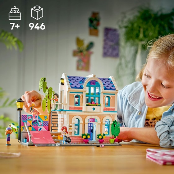 LEGO® Friends Το Σπίτι της Οικογένειας της Λιάν (42687) image 1
