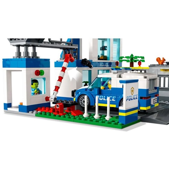 LEGO® City Police Station (60316) image 3