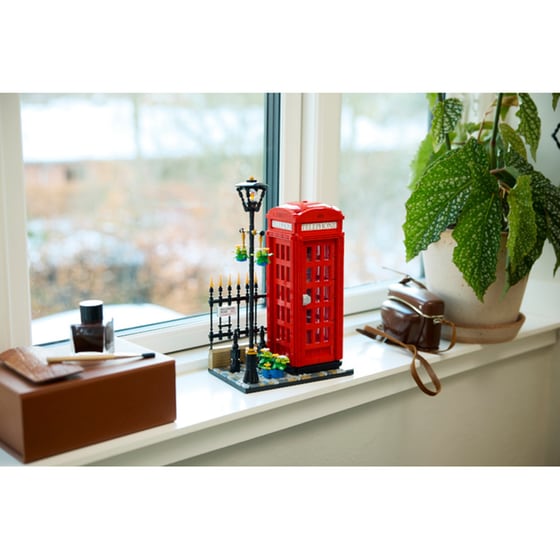 LEGO® Ideas Red London Telephone Box (21347) image 11