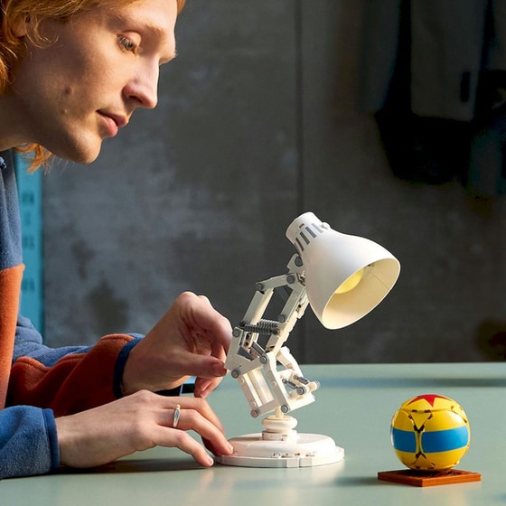 LEGO® Ideas Disney Pixar Luxo Jr. (21357) image 10