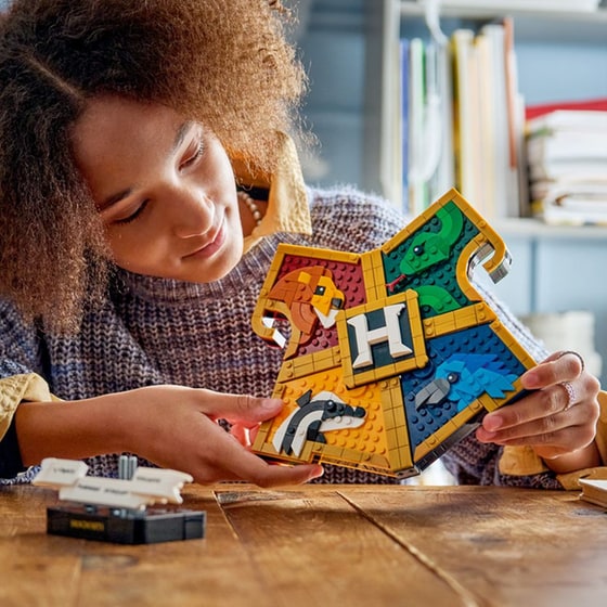 LEGO® Hogwarts™ House Crest (76462) image 7