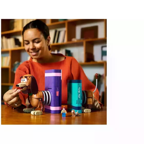 LEGO® Toy Story Slinky Dog Bookends (43301) image 11