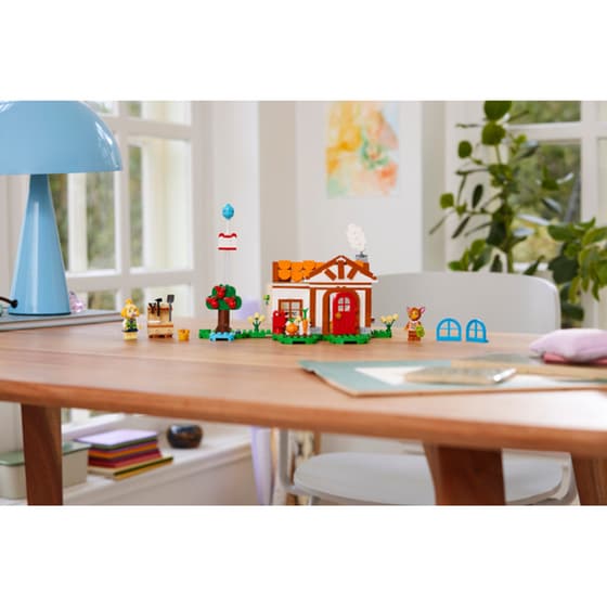 LEGO® Animal Crossing Isabelle's House Visit (77049) image 2