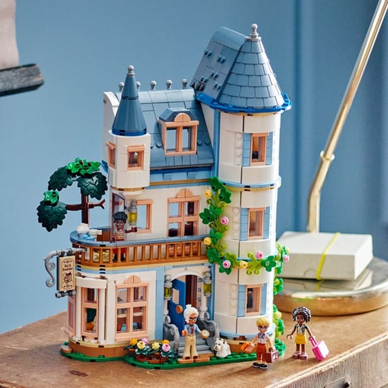 LEGO® Friends Castle Bed and Breakfast (42638) image 2