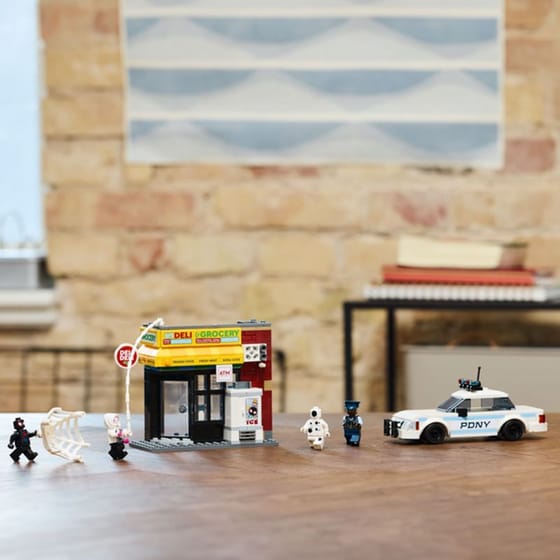 LEGO® Marvel Spider-Verse: Miles Morales vs. The Spot (76311) image 7