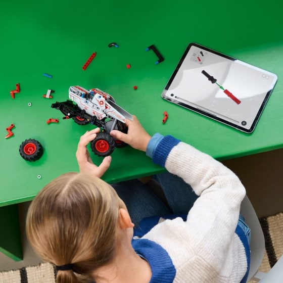 LEGO® Technic Monster Jam™ ThunderROARus™ Pull-Back (42200) image 5
