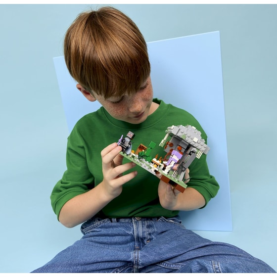 LEGO® Minecraft® The Pale Garden (21586) image 5