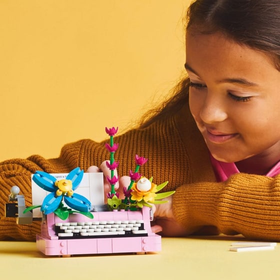 LEGO® Creator 3σε1 Γραφομηχανή με Λουλούδια (31169) image 10