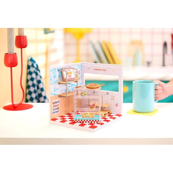 Miniverse - Make It Mini Spaces Pizza Shop image 3