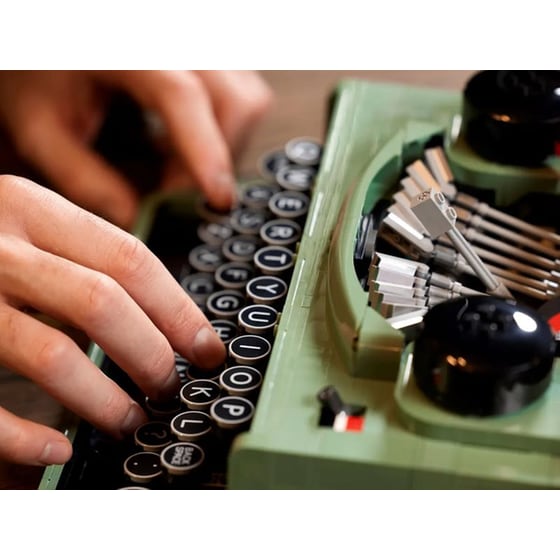 LEGO® Ideas Typewriter (21327) image 6
