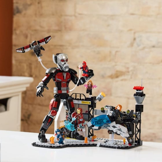LEGO® Marvel Captain America: Civil War Action Battle (76314) image 7