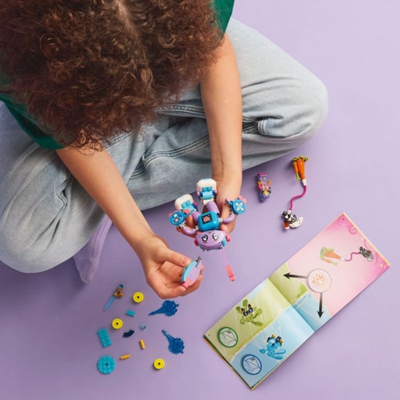 LEGO® DreamZzz Izzie and Bunchurro the Gaming Bunny (71490) image 9