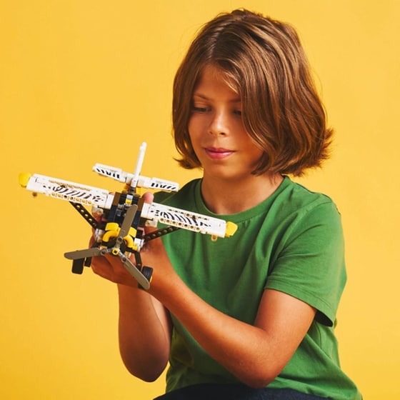 LEGO® Technic Bush Plane (42198) image 7