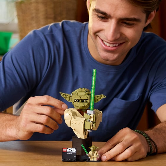 LEGO® Star Wars™ Yoda™ Bust (75438) image 5