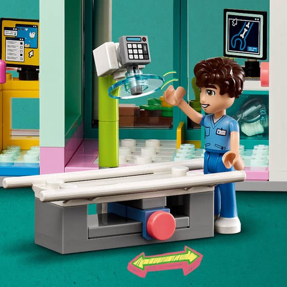 LEGO® Friends Heartlake City Hospital (42621) image 5