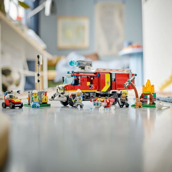 LEGO® City Fire Command Truck (60374) image 16
