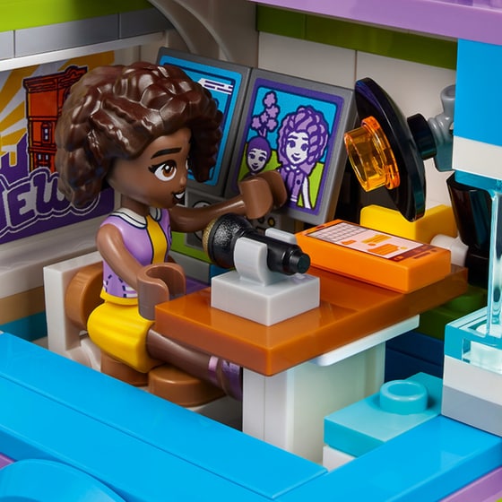 LEGO® Friends Newsroom Van (41749) image 6