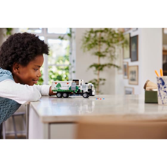LEGO® Technic Mack® LR Electric Garbage Truck (42167) image 6