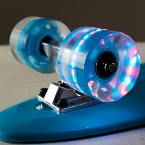 Skateboard Mini Cruiser 22.5'' Veraman With Led Wheels / Complete Set By Fish image 1