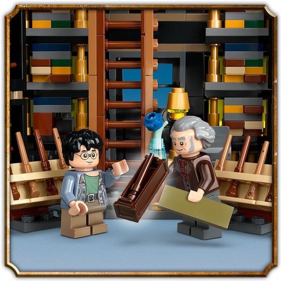 LEGO® Harry Potter Ollivanders™ & Madam Malkin's Robes (76439) image 9
