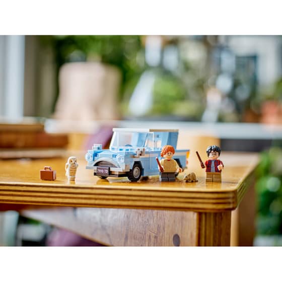 LEGO® Harry Potter Flying Ford Anglia™ (76424) image 1