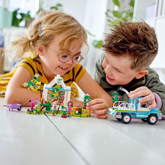 LEGO® Friends Tree-Planting Vehicle (41707) image 4