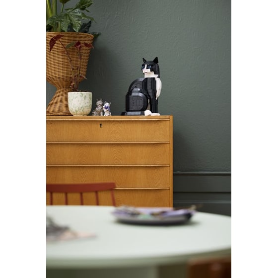 LEGO® Ideas Tuxedo Cat (21349) image 4