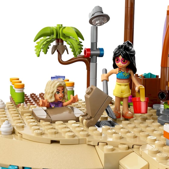 LEGO® Friends Family Vacation Beach Resort (42673) image 5