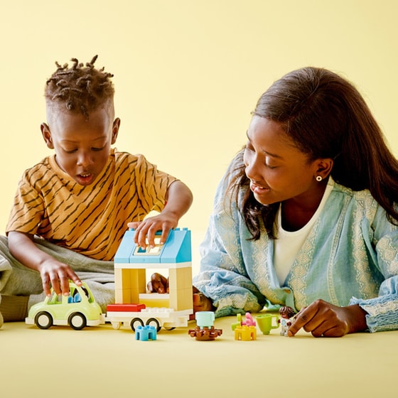 LEGO® Duplo Family House on Wheels (10986) image 10