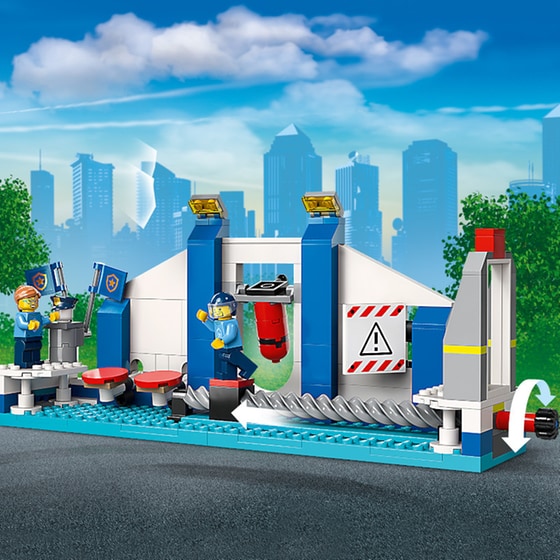 LEGO® City Police Training Academy (60372) image 13