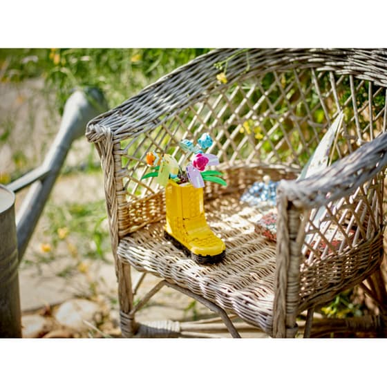LEGO® Creator Flowers in Watering Can (31149) image 9