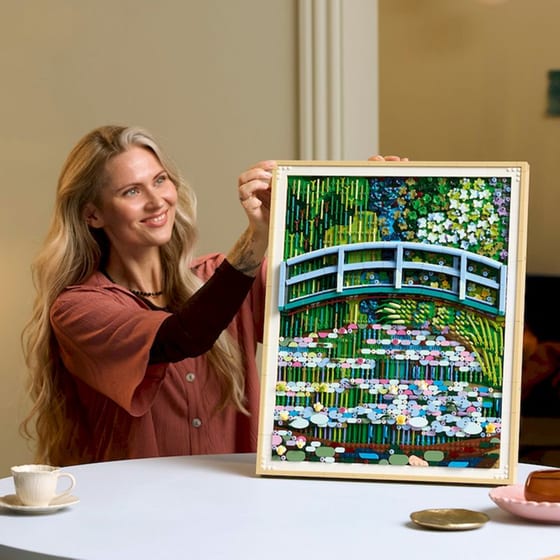 LEGO® Art Claude Monet – Bridge over a Pond of Water Lilies (31220) image 1