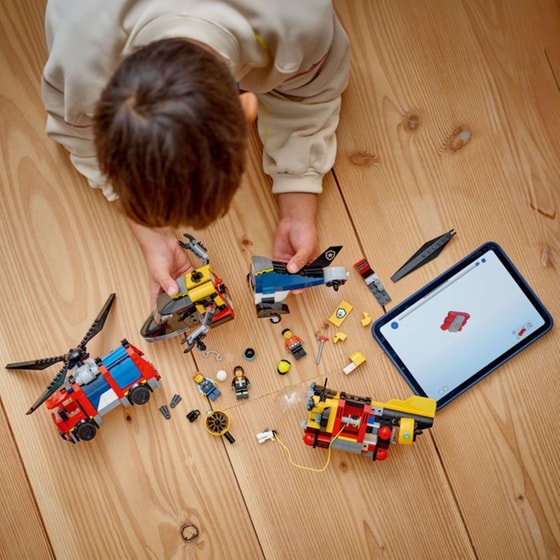 LEGO® City Helicopter, Fire Truck & Submarine Remix (60462) image 9
