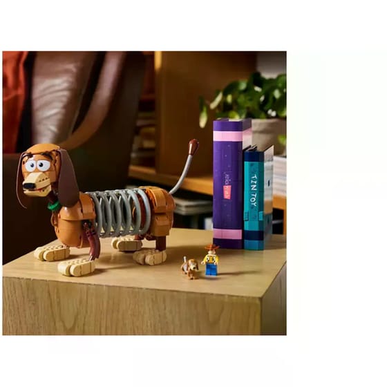 LEGO® Toy Story Slinky Dog Bookends (43301) image 9