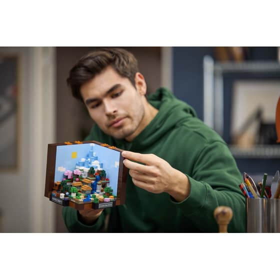 LEGO® Minecraft The Crafting Table (21265) image 11