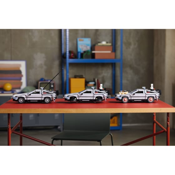 LEGO® Creator Expert Back to the Future Time Machine (10300) image 8