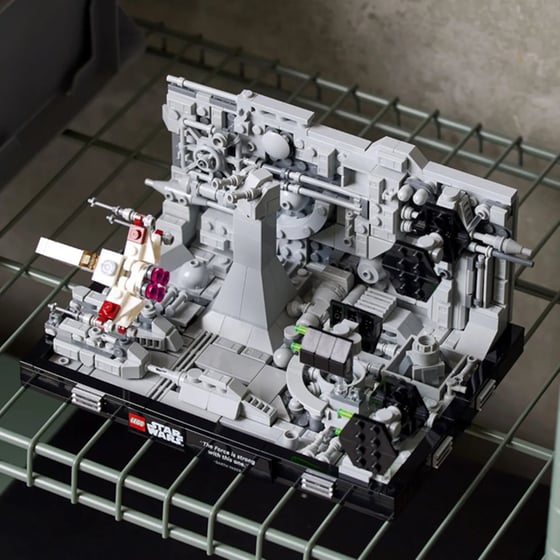 LEGO® Star Wars Death Star™ Trench Run Diorama (75329) image 5