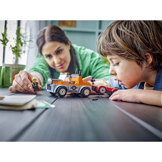 LEGO® City Tow Truck and Sports Car Repair (60435) image 6