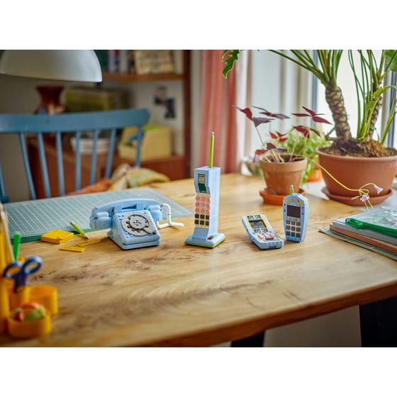 LEGO® Creator 3in1 Retro Telephone (31174) image 6