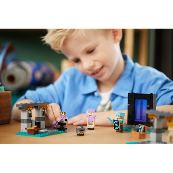LEGO® Minecraft The Armory (21252) image 7