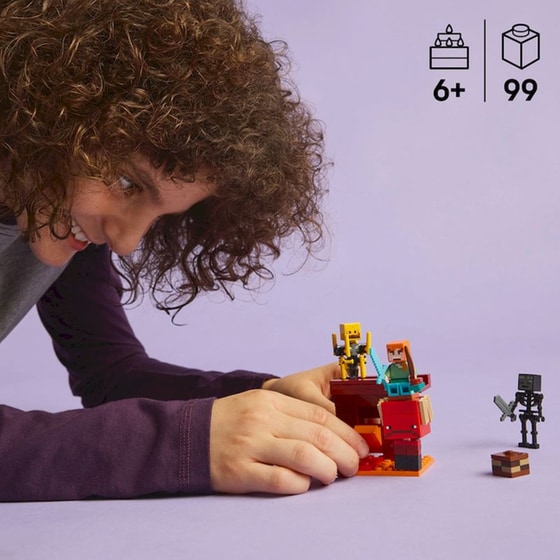 LEGO® Minecraft® Η Μάχη στη Λάβα των Εγκάτων (21266) image 2