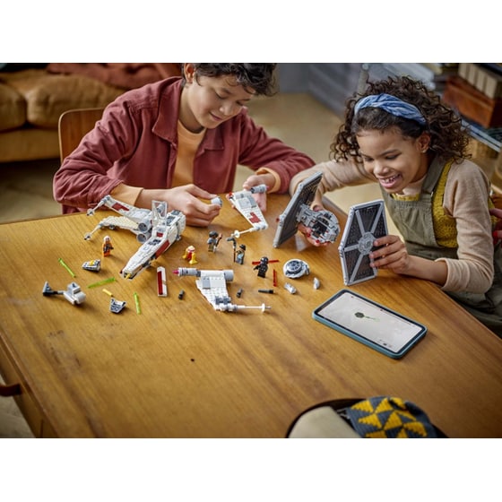 LEGO® Star Wars TIE Fighter & X-Wing Mash-up (75393) image 9